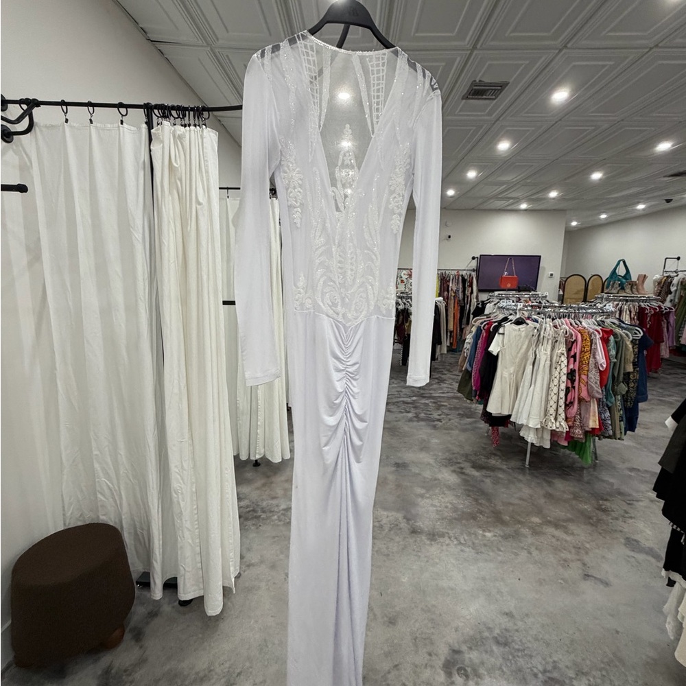 Elegant White Lace Evening Gown with sequins , Dress Size : Small ; FREE VAIL